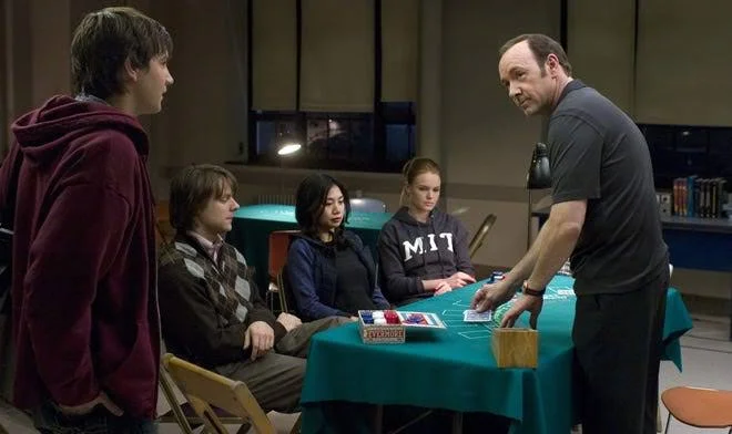 Jim Sturgess no filme “Quebrando a Banca” (2008) — drama sobre estudantes do MIT que ganham milhões no blackjack.