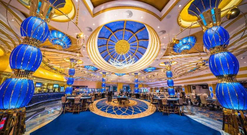 King's Casino в Розвадове (Чехия) — крупнейший покерный центр региона, где проходят WSOP Europe и другие международные серии. Живой покер за границей стал ближе.
