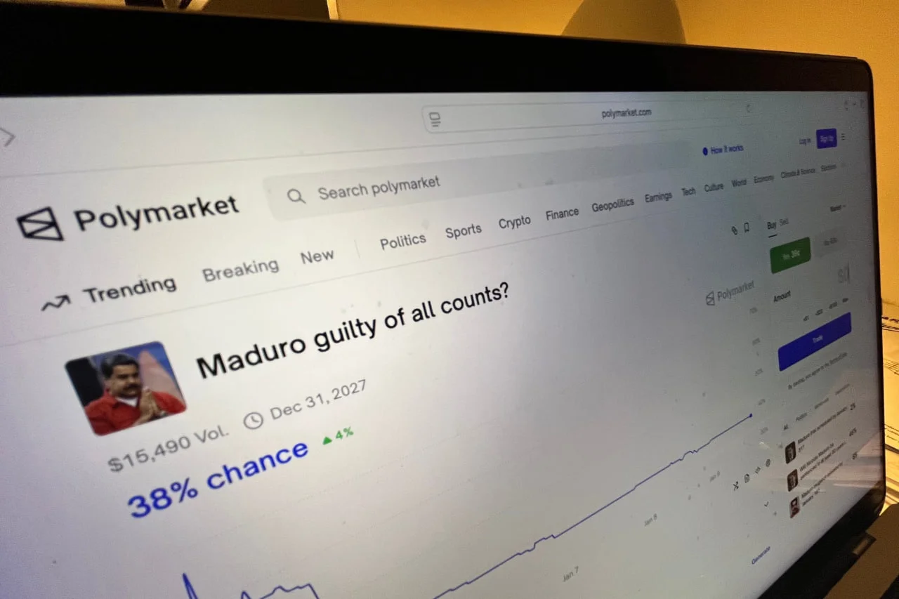 Interfaz de Polymarket — mercado de predicciones con la probabilidad del evento y un panel de operaciones de Sí/No